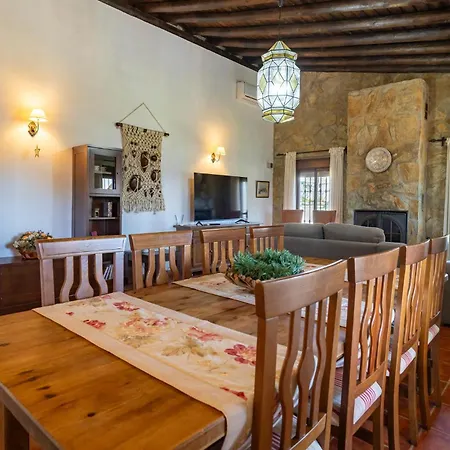 Beautiful In Gillena With Kitchenette Holiday home El Garrobo